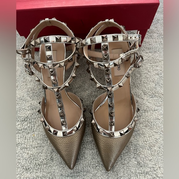 Valentino Garavani Shoes - EUC Valentino Rockstud Pumps 65mm size 6 EU36 light gold